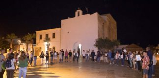 Mig centenar de persones demanen a Formentera la llibertat de Sánchez i Cuixart