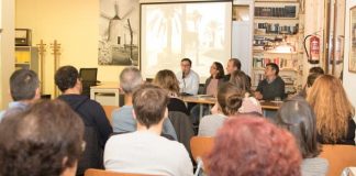 Los vecinos de La Mola se acercan a las reformas planteadas por el Consell