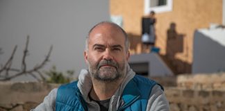 «Els premis són oportunitats per seguir aprenent a escriure», Entrevista a Carles Torres