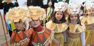 El Rey León salió de paseo con motivo del Carnaval