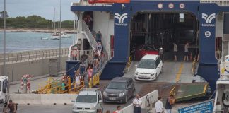 La regulación a la entrada de vehículos en Formentera cada vez más cerca