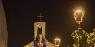 Residentes y visitantes acuden a los actos del jueves santo en Sant Ferran