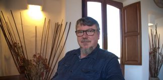 «Tot el que he escrit neix de treure punta a emocions», Entrevista a Vicent Ferrer Mayans