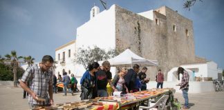 Formentera festeja Sant Jordi con libros y rosas Sant Jordi