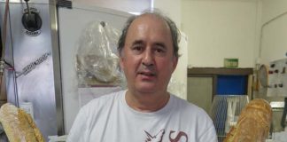 La panaderia Manolo recupera su horno de leña
