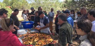 Paella en can Marroig, una tradición socialista por el 1 de mayo