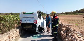 Aparatoso accidente en una vía secundaria de Formentera