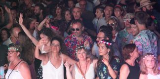 La meteorología adversa desplaza Sa Nostra Flower a la carpa de sa Senieta