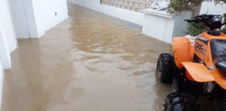 La tromba de agua afecta a comercios y viviendas de Formentera