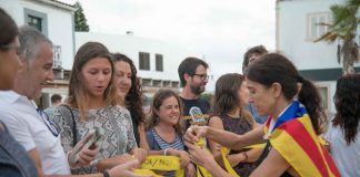 Una seixantena de persones es concentren a Sant Francesc amb motiu de la Diada de Catalunya