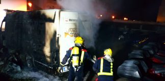 Es cremen una furgoneta i 21 motos a la Savina
