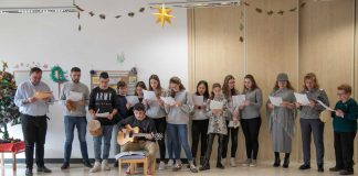El Centro de Día festeja la Navidad a ritmo de villancicos y ball pagès