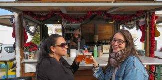 El ambiente navideño se siente en la plaza de Sant Francesc
