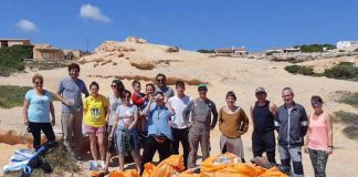 Cuatrocientos kilos de basura retirados entre cala Embaster y es Carnatge