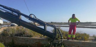 Jornada de limpieza del canal de desagüe de agua dulce de la Savina