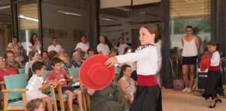 El Centre de Dia se llenó de música y danza