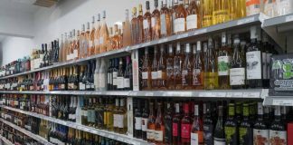 El Govern aprobará la prohibición de la venta de alcohol en establecimientos comerciales y gasolineras a partir de las 22.00 horas