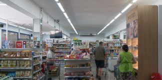 Los comercios abiertos deben cumplir las medidas de control ante la alerta sanitaria