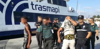 Arriba una nova pastera a la platja de Migjorn amb 14 immigrants