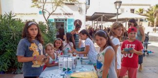 Continúan las acciones contra microplásticos y colillas en las playas de Formentera