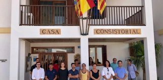 Minuto de silencio por las víctimas del accidente aéreo en Mallorca