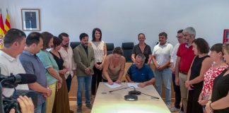 Los miembros del pleno firman su adhesión al Código Ético y de Buen Gobierno del Consell