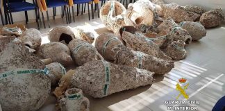 La Guardia Civil recupera más de 100 ánforas expoliadas de yacimientos subacuáticos de Formentera