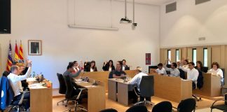 El pleno aprueba instar al Govern a restaurar el emisario y adecuar la EDAR