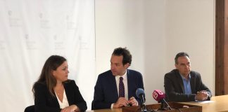 Acord amb les navilieres per oferir una barca entre Eivissa i Formentera a primera hora i darrera hora del dia