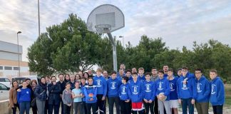 Los parques infantiles de la Savina y Sant Francesc estrenan cestas de baloncesto