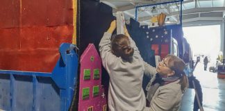 Asociación Reis Mags y voluntarios ultiman las carrozas reales