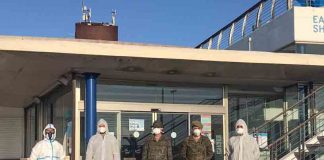 Una unidad militar desinfecta la estación marítima de Formentera