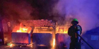 Sofocado el incendio de dos contenedores en las pistas de es Cap de Barbaria