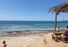 Comienza la actividad en los kioskos de playa de Formentera