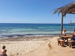 Comienza la actividad en los kioskos de playa de Formentera