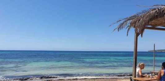 Antiguos concesionarios de kioskos de playa de Formentera no descartan una demanda judicial para exigir el cumplimiento de las obligaciones de la Administración