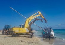 El Consell de Formentera comienza la retirada de forma subsidiaria del velero varado en la playa de Levante