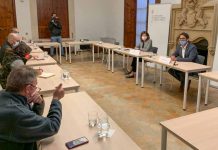 El Govern pacta con diversos sectores productivos retrasar las restricciones de movilidad nocturna a medianoche