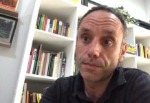 El ciclo «Xerrades per a famílies» aborda el impacto del entorno digital en niños y adolescentes