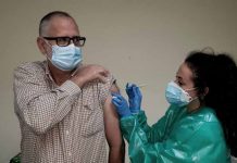 Se superan las previsiones iniciales en el primer día de vacunación a sanitarios