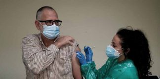 Se superan las previsiones iniciales en el primer día de vacunación a sanitarios