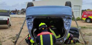 Los bomberos de Formentera se forman para intervenir en accidentes de tráfico