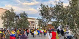 Residentes colombianos se manifiestan en Formentera para exigir el cese de la represión en su país