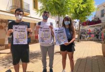 Jóvenes de la isla participan en el reparto de carteles para prevenir sobre el consumo de alcohol a menores