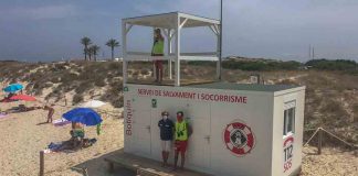 Dos nuevas casetas de vigilancia y atención para los socorristas de Formentera