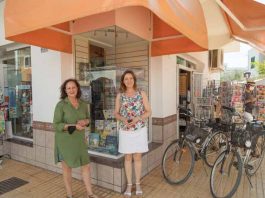 Seis décadas entre periódicos, libros y lápices de colores