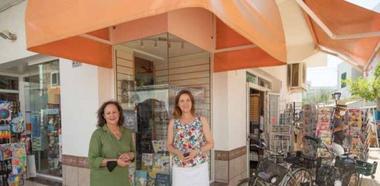 Seis décadas entre periódicos, libros y lápices de colores