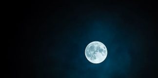 Observación de la luna con la noche astronómica Full Moon luna llena