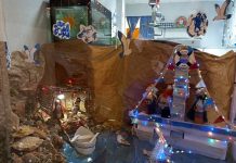 El XV Concurso de Escaparatismo Navideño premia cuatro establecimientos de la isla Uno de los comercios premiados