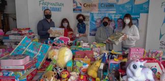 El PP de Formentera entrega a la «Associació Reis Mags» los juguetes recogidos en la campaña anual solidaria